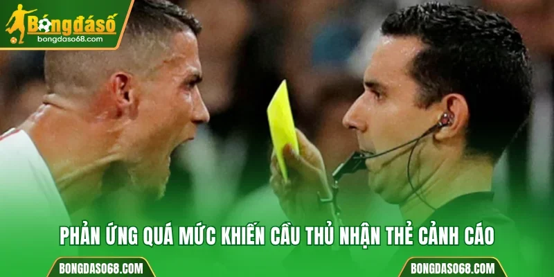 Phản ứng quá mức khiến cầu thủ nhận thẻ cảnh cáo